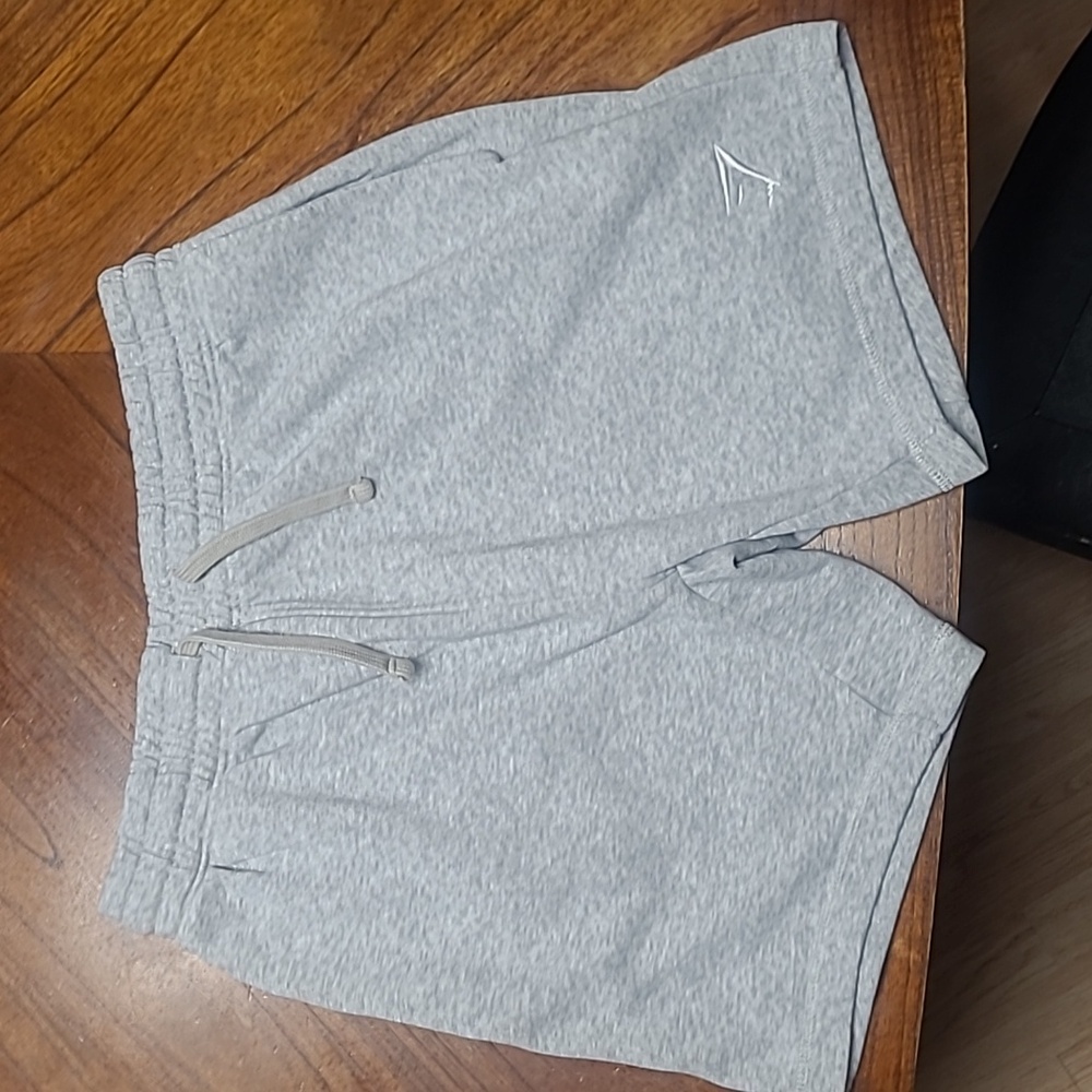 EUC Gymshark shorts Size Medium light gray with pockets